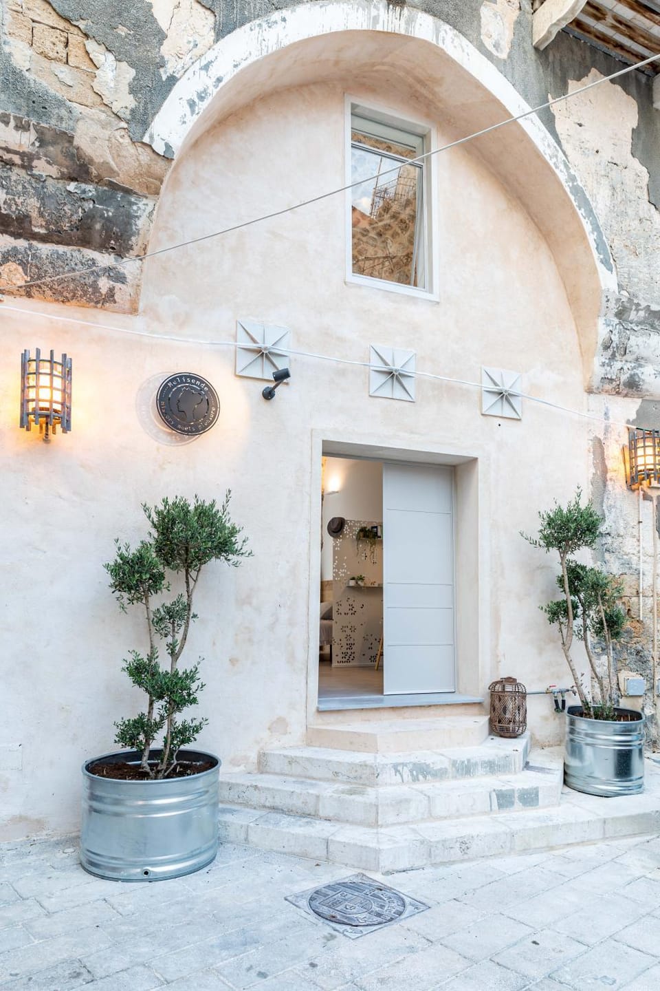 Facade/entrance