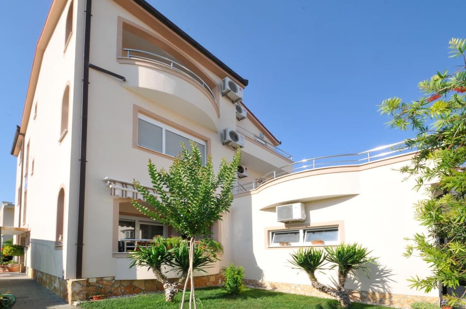 Facade/entrance, Garden