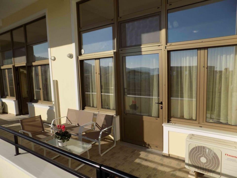 Facade/entrance, Balcony/Terrace