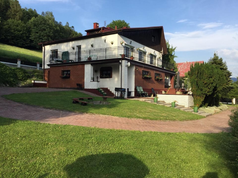 Property building, Facade/entrance, Spring, Day, Natural landscape, BBQ facilities, Garden, Balcony/Terrace, Garden view, Mountain view, Area and facilities