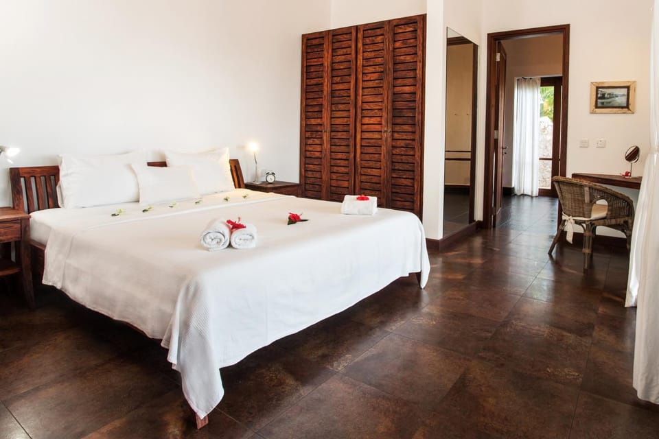 Bed, Photo of the whole room, Bedroom, hair dresser, wardrobe