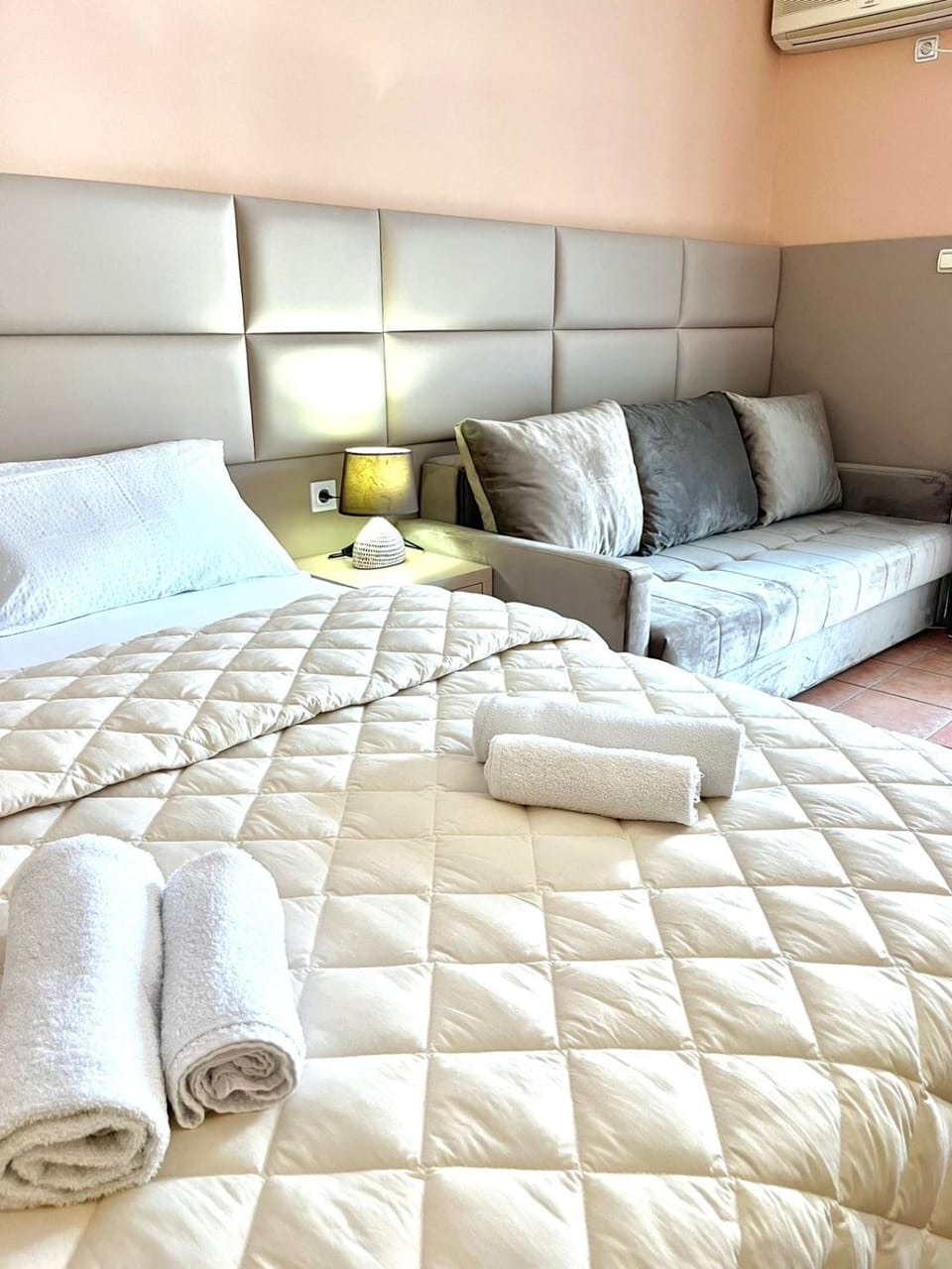 Photo of the whole room, Bedroom