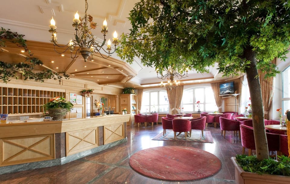 Day, Lobby or reception