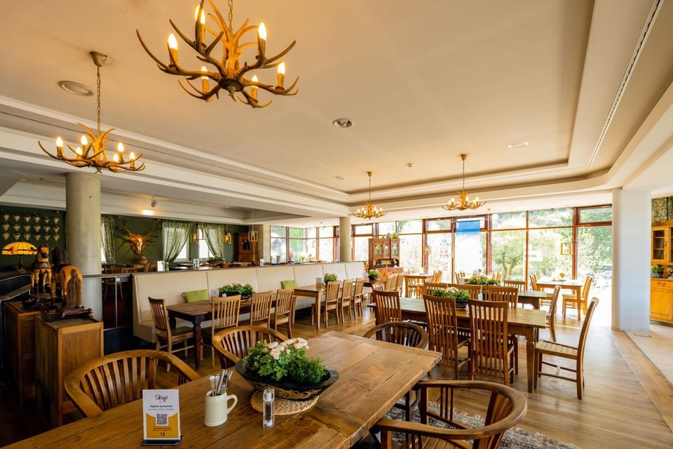 Restaurant/places to eat, Swimming pool