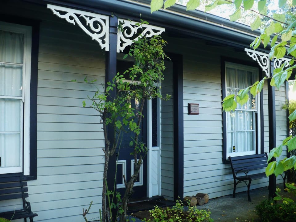 Brockworth Cottage Villa in Christchurch