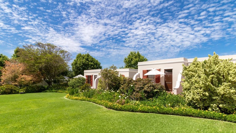 Property building, Garden, Balcony/Terrace