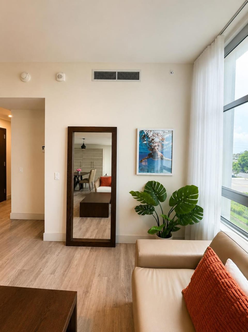 TV and multimedia, Living room, Seating area, air conditioner
