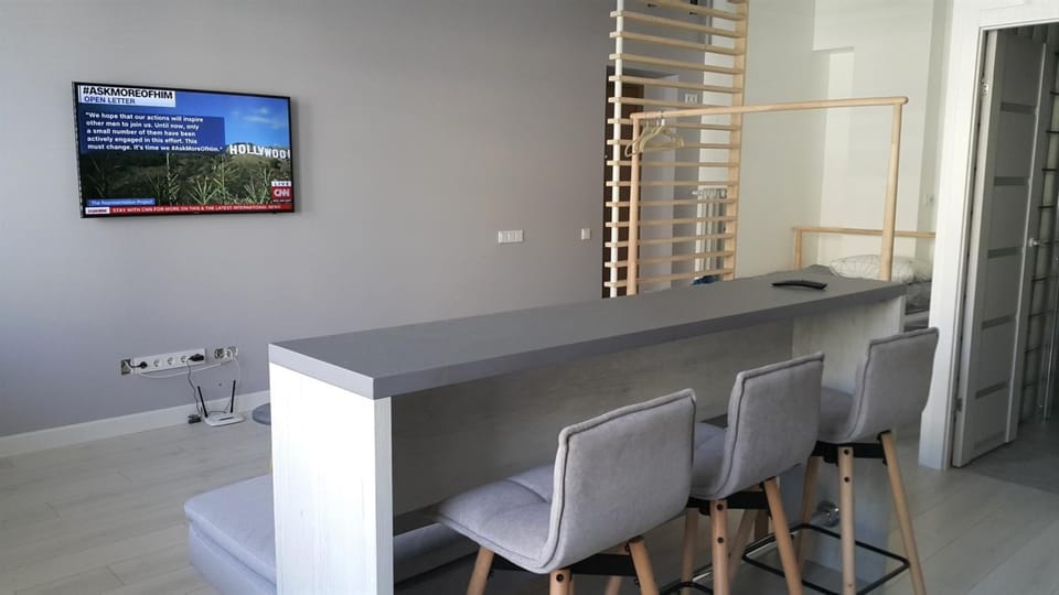 TV and multimedia, Seating area, Dining area