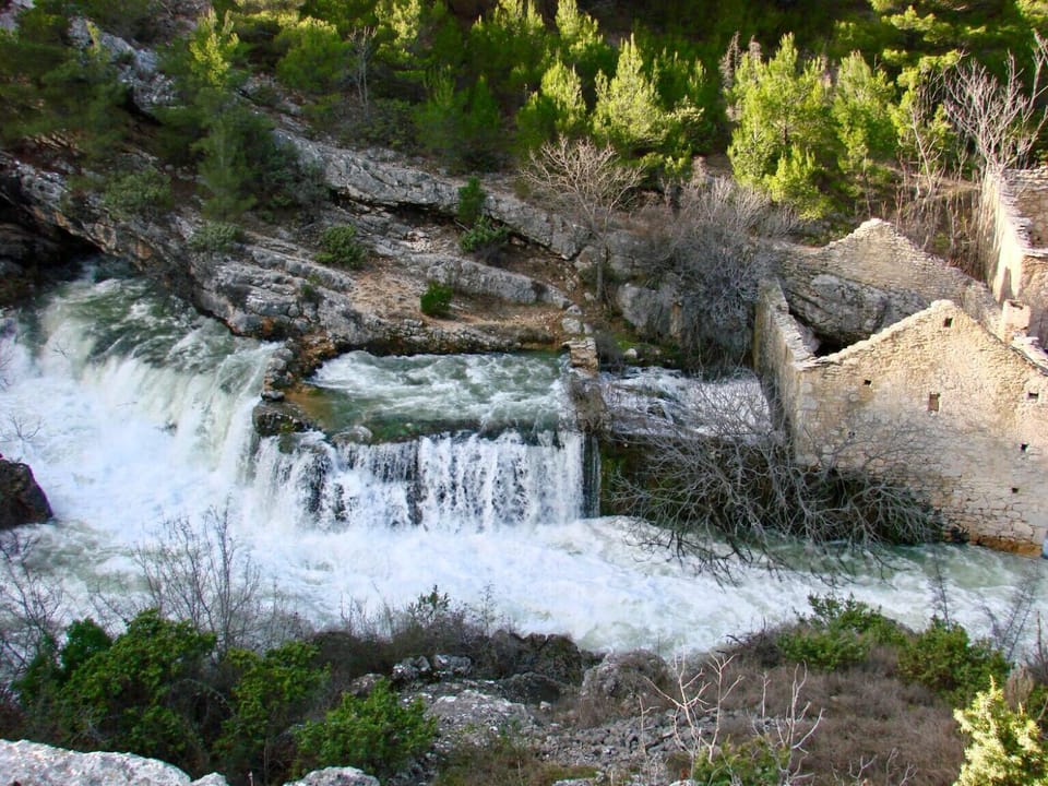 Nearby landmark, Neighbourhood, Natural landscape