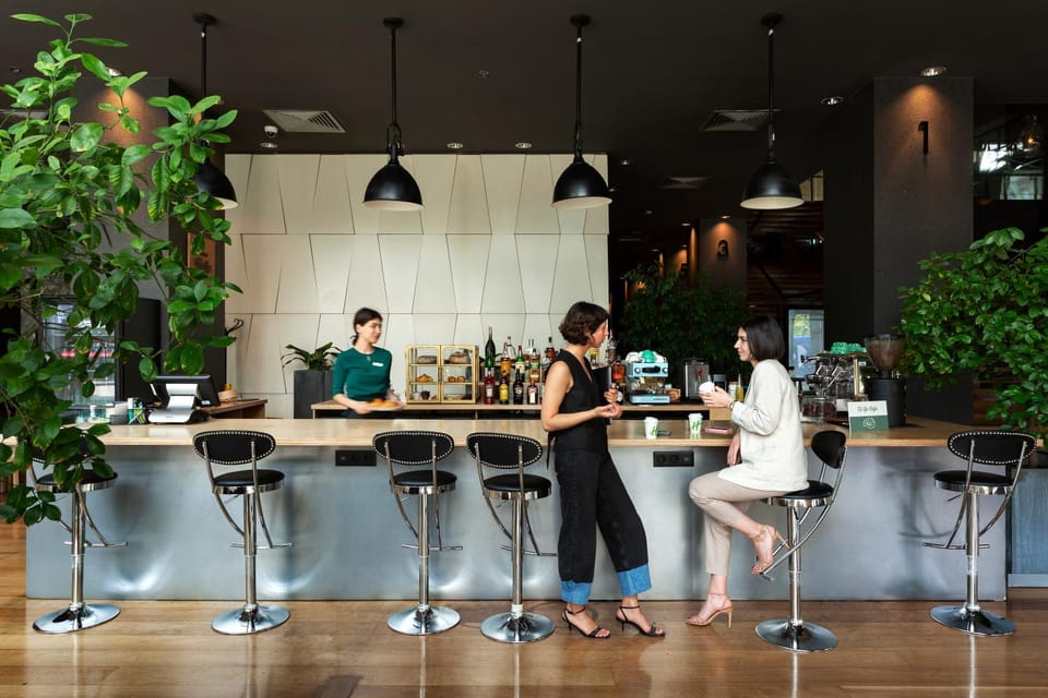 Restaurant/places to eat, Lounge or bar