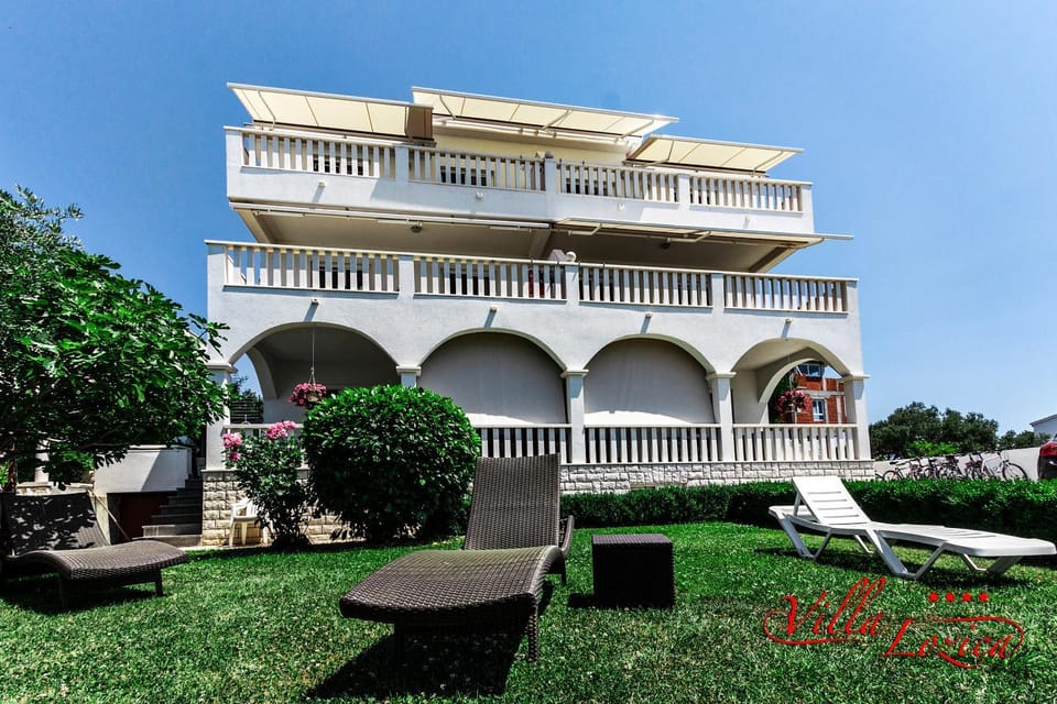 Facade/entrance, Garden, Balcony/Terrace