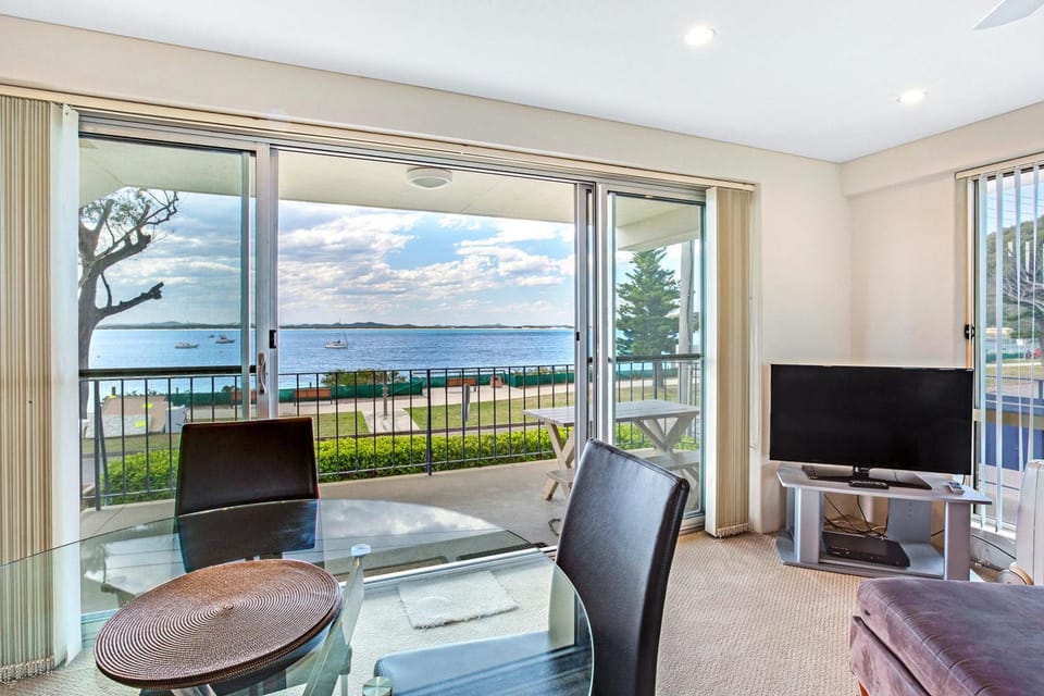Shoal Towers Unit 3 11 Shoal Bay Road Apartment in Shoal Bay