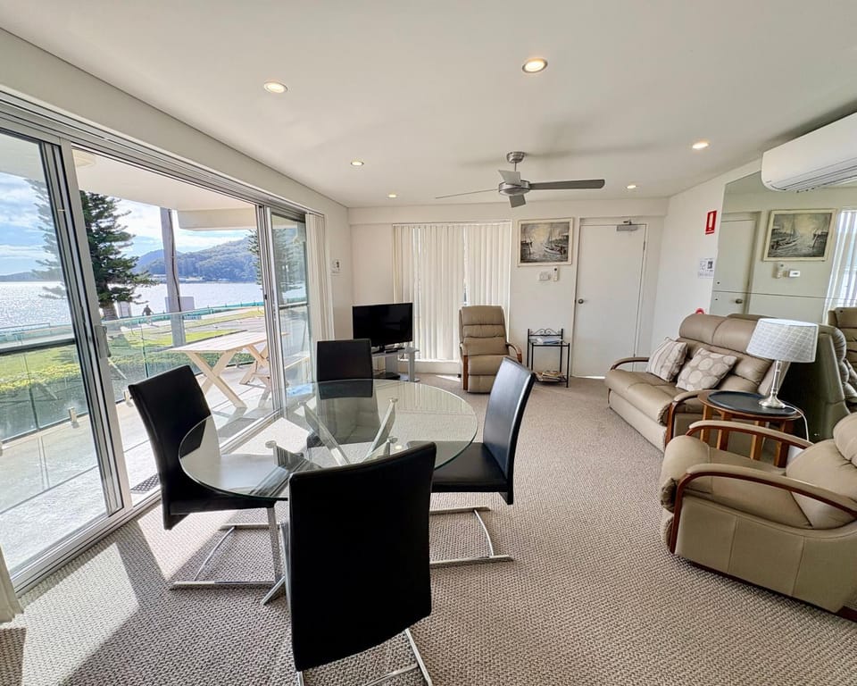 Shoal Towers Unit 3 11 Shoal Bay Road Apartment in Shoal Bay