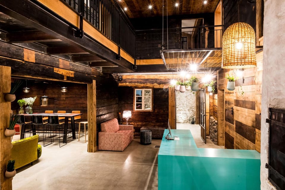 Property building, Lobby or reception, Seating area, Dining area