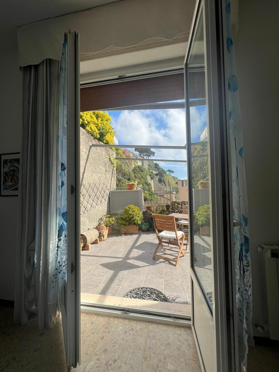 Property building, Day, Natural landscape, Balcony/Terrace, Mountain view