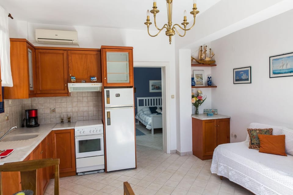Seating area, kitchen