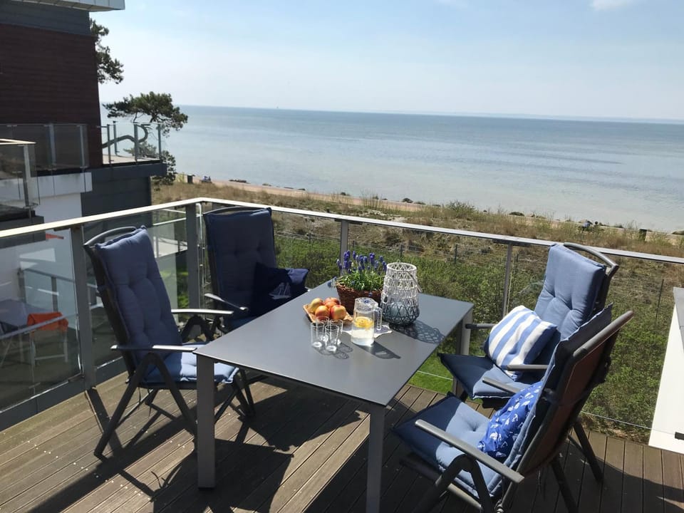 View (from property/room), Balcony/Terrace, Seating area, Sea view