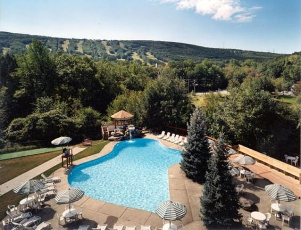 Day, Swimming pool