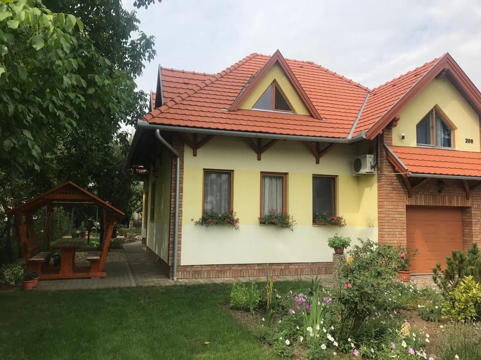 Property building, Garden
