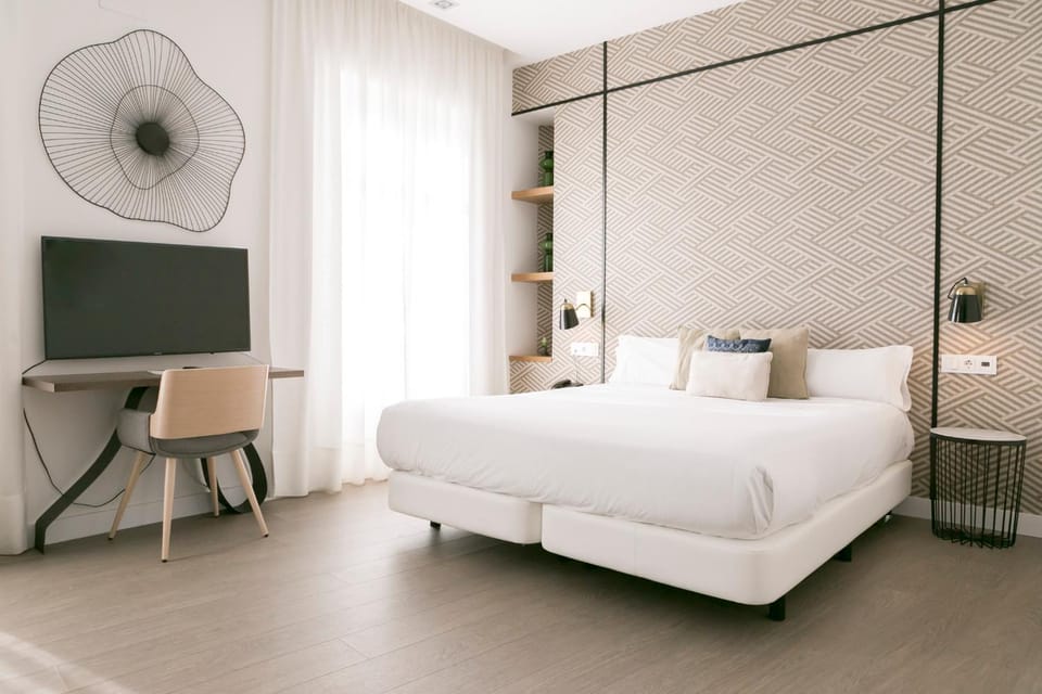 Bed, TV and multimedia