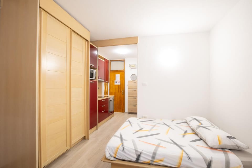 Kitchen or kitchenette, Bedroom, wardrobe