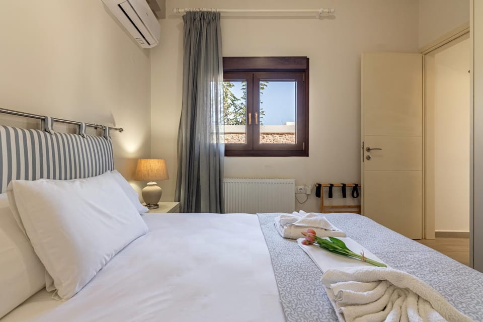 Bed, Photo of the whole room, Bedroom, towels, air conditioner