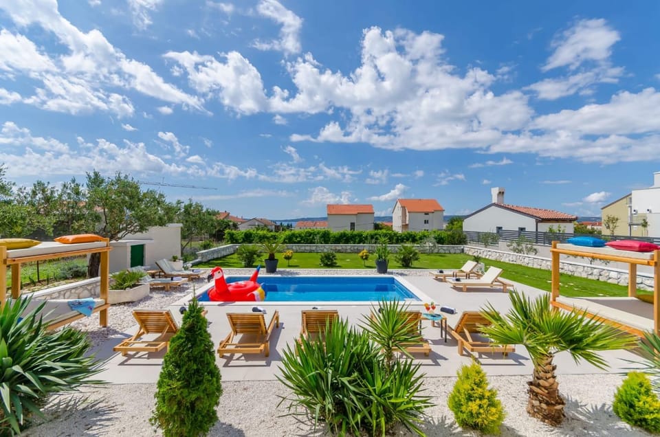Garden, Swimming pool, Swimming pool