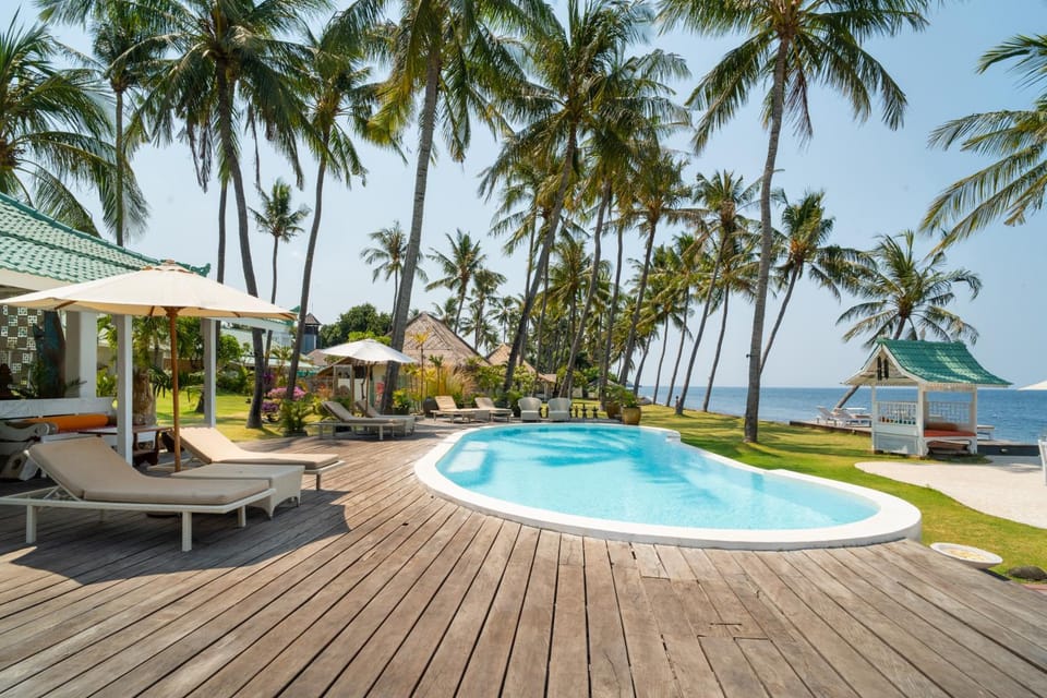 Natural landscape, Swimming pool, Swimming pool, sunbed