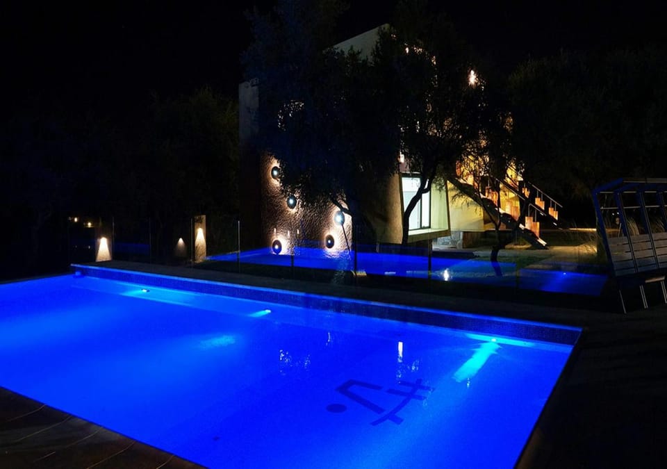 Swimming pool, Swimming pool
