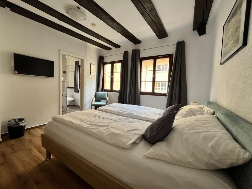 TV and multimedia, Photo of the whole room