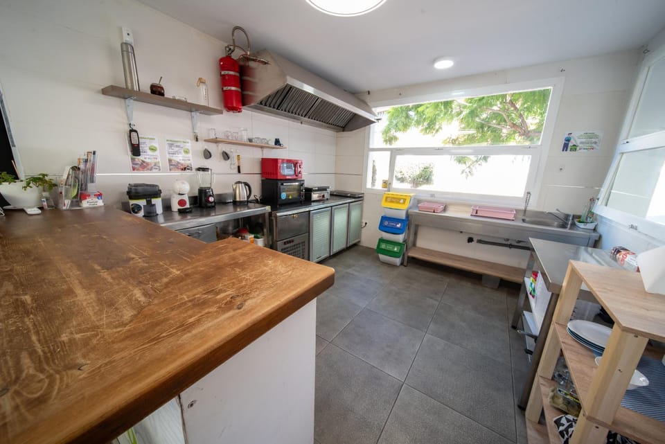 Kitchen or kitchenette, Communal kitchen
