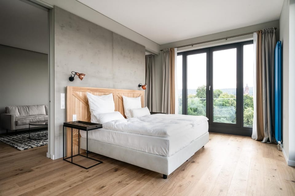 Bedroom, City view