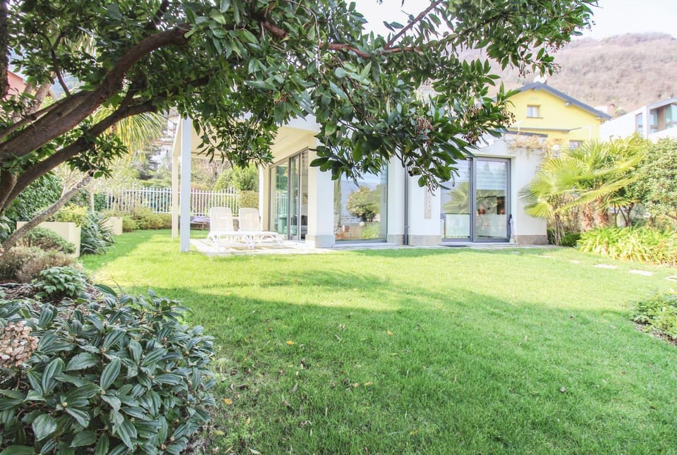 Property building, Spring, Day, Natural landscape, Garden, Garden view