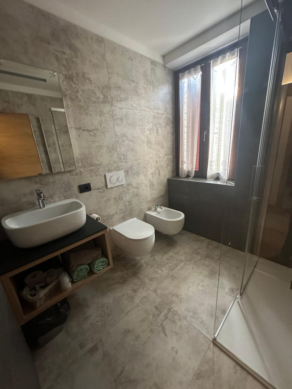 Shower, Toilet, Bathroom, bidet, towels