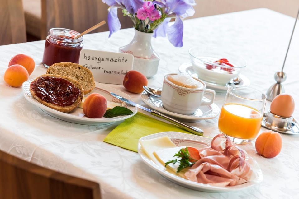 Food and drinks, Breakfast, Continental breakfast, Buffet breakfast