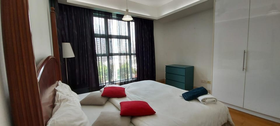 Photo of the whole room, Bedroom, towels, wardrobe