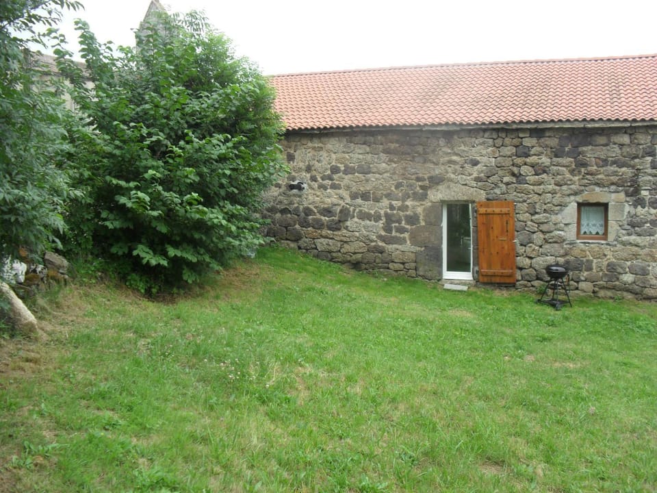 " gite Au Pied Du Chapelas" House in Auvergne-Rhône-Alpes