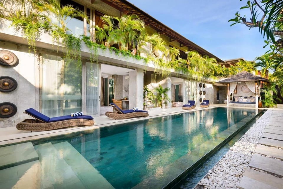 Lavish 5 Bed, Sleeps 10, Butler, Daily Breakfast Villa in North Kuta