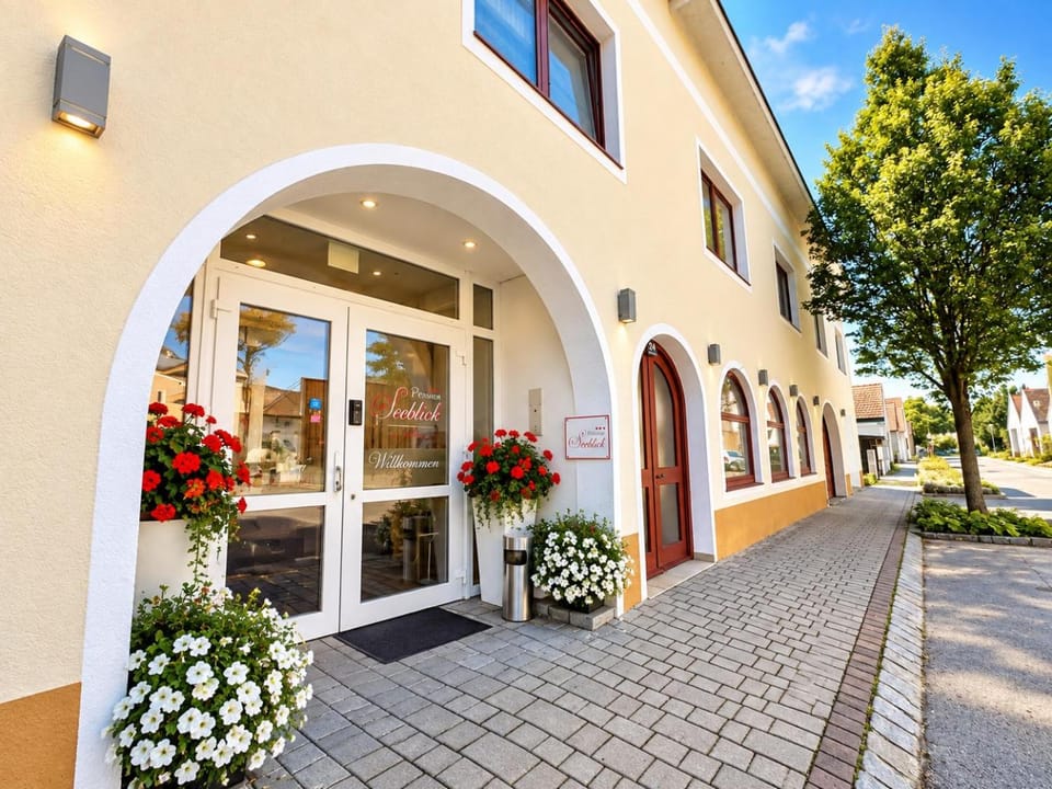 Property building, Facade/entrance