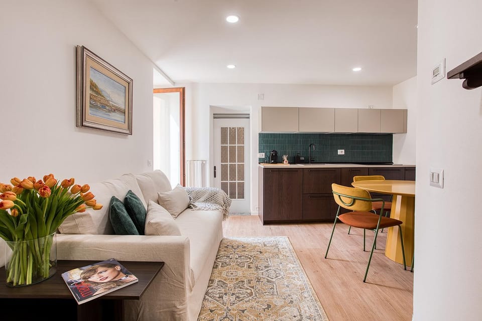 Kitchen or kitchenette, Living room, Seating area, stove