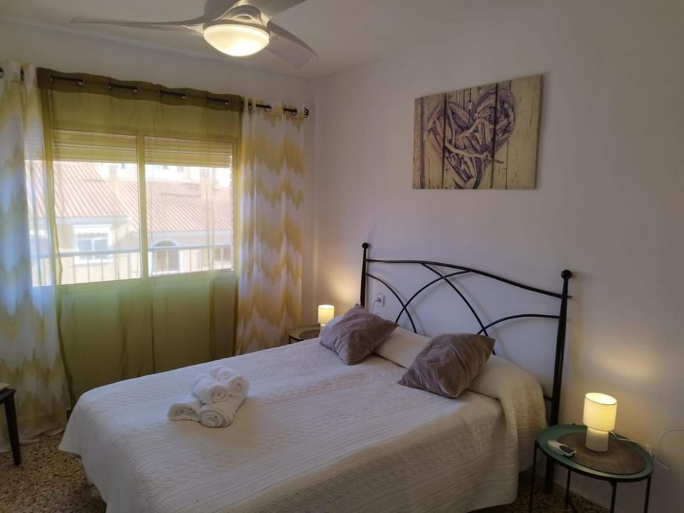 Bed, View (from property/room), View (from property/room), Photo of the whole room, Decorative detail, Decorative detail, Bedroom, hair dresser, hair dresser, towels