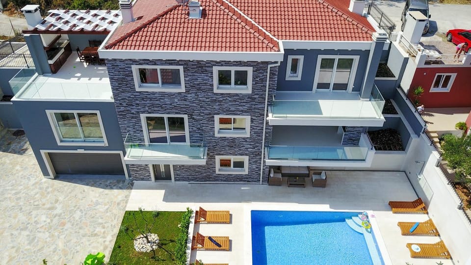 Property building, Facade/entrance, Bird's eye view