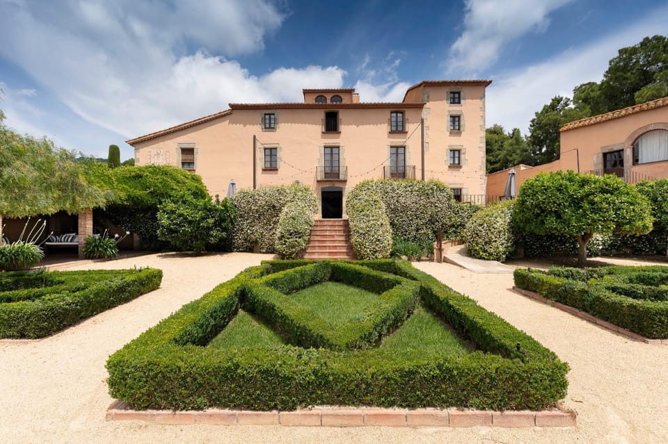 Property building, Patio, Garden, Garden view