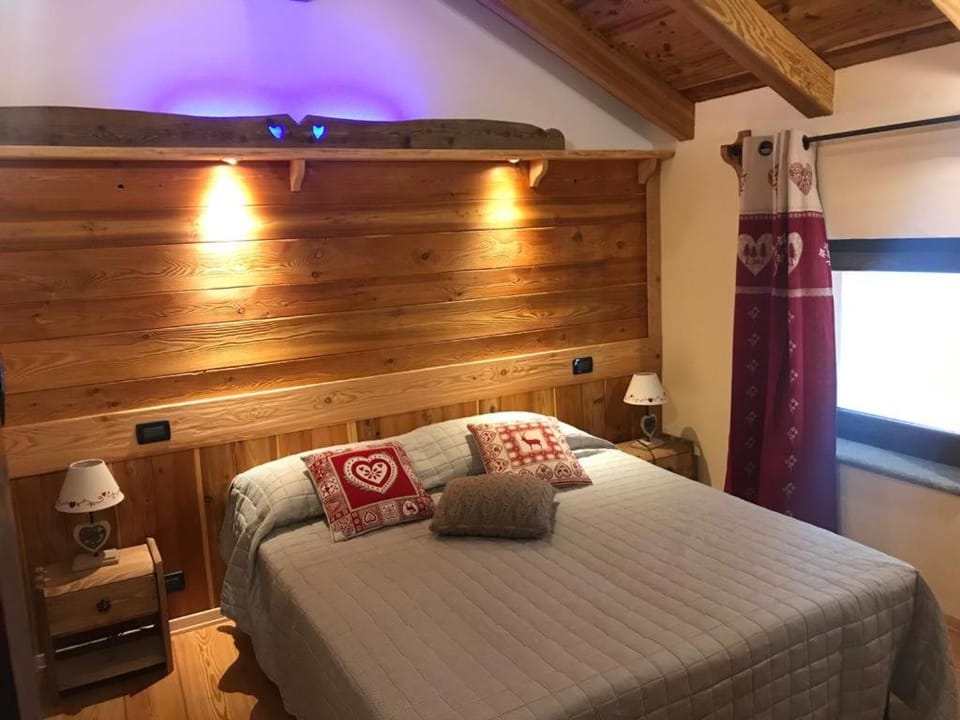 Au Coin Du Chateau Bed and Breakfast in Châtillon
