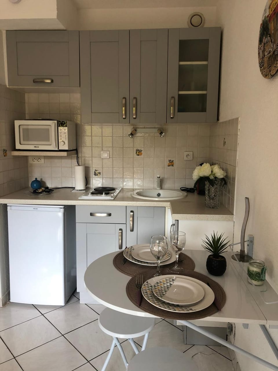 Kitchen or kitchenette, Dining area