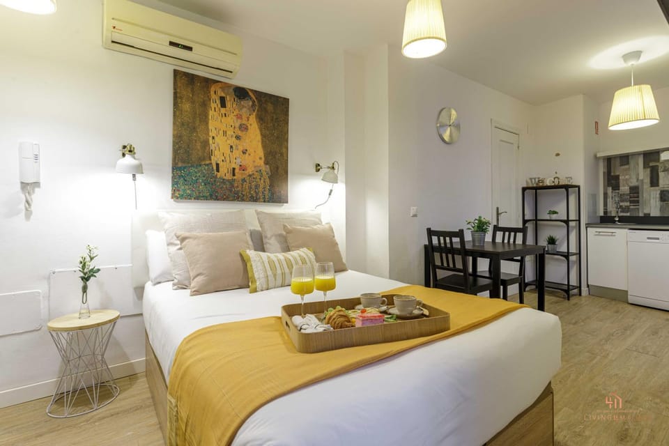 Photo of the whole room, Bedroom