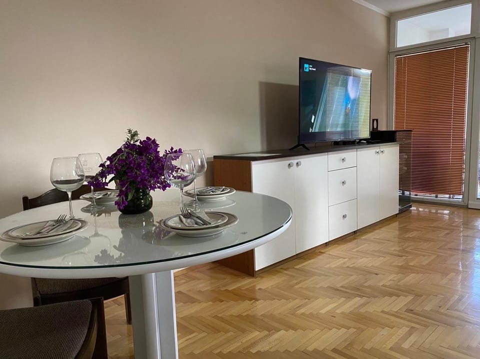 TV and multimedia, Dining area