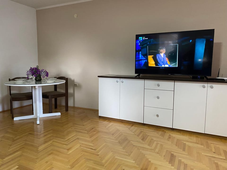 TV and multimedia, Living room, Dining area