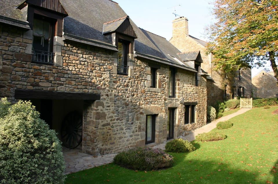 Property building, Facade/entrance, Garden