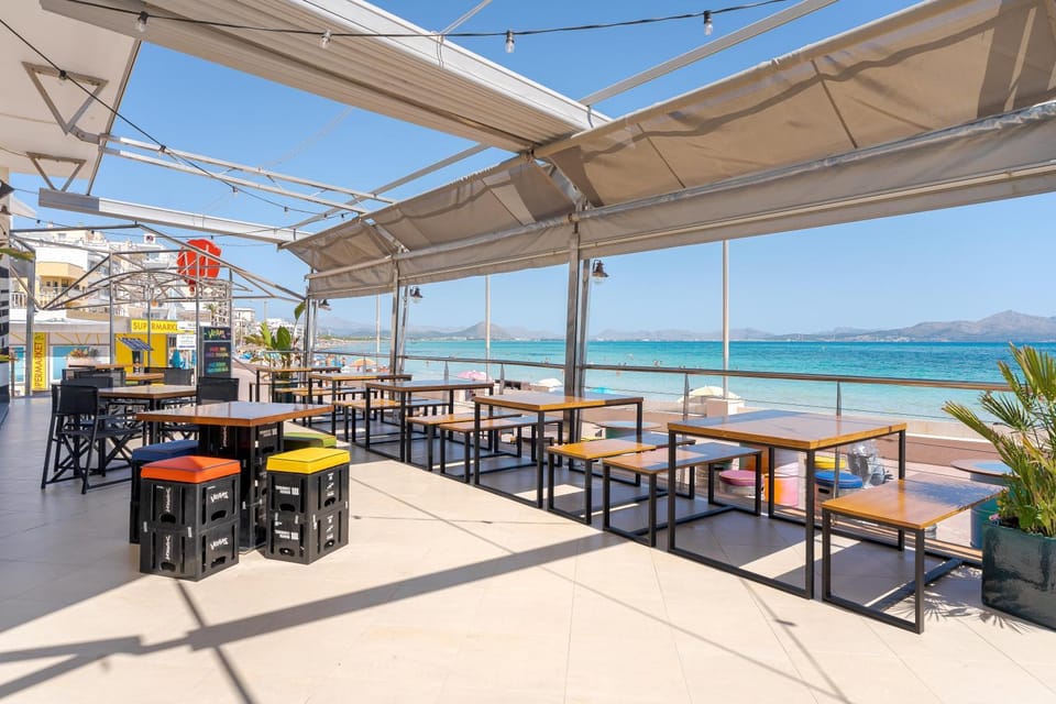 Restaurant/places to eat, Balcony/Terrace, Dining area